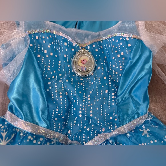Disney Princess Frozen Elsa Musical Light-Up Dress Plays Let It Go Song Dress-Up - Picture 5 of 15
